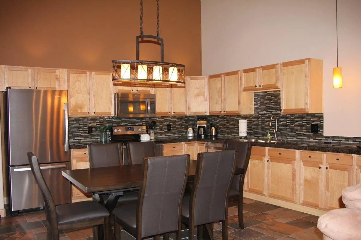 2 bed, 1100 sqft, $3,450 — Photo 1