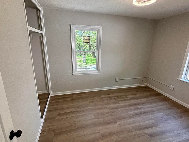 1703 N Valley Ave — Photo 51