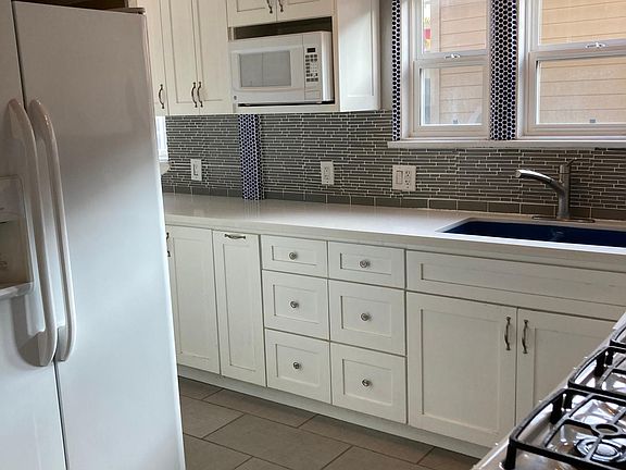 5th image of 206 Nieto Ave