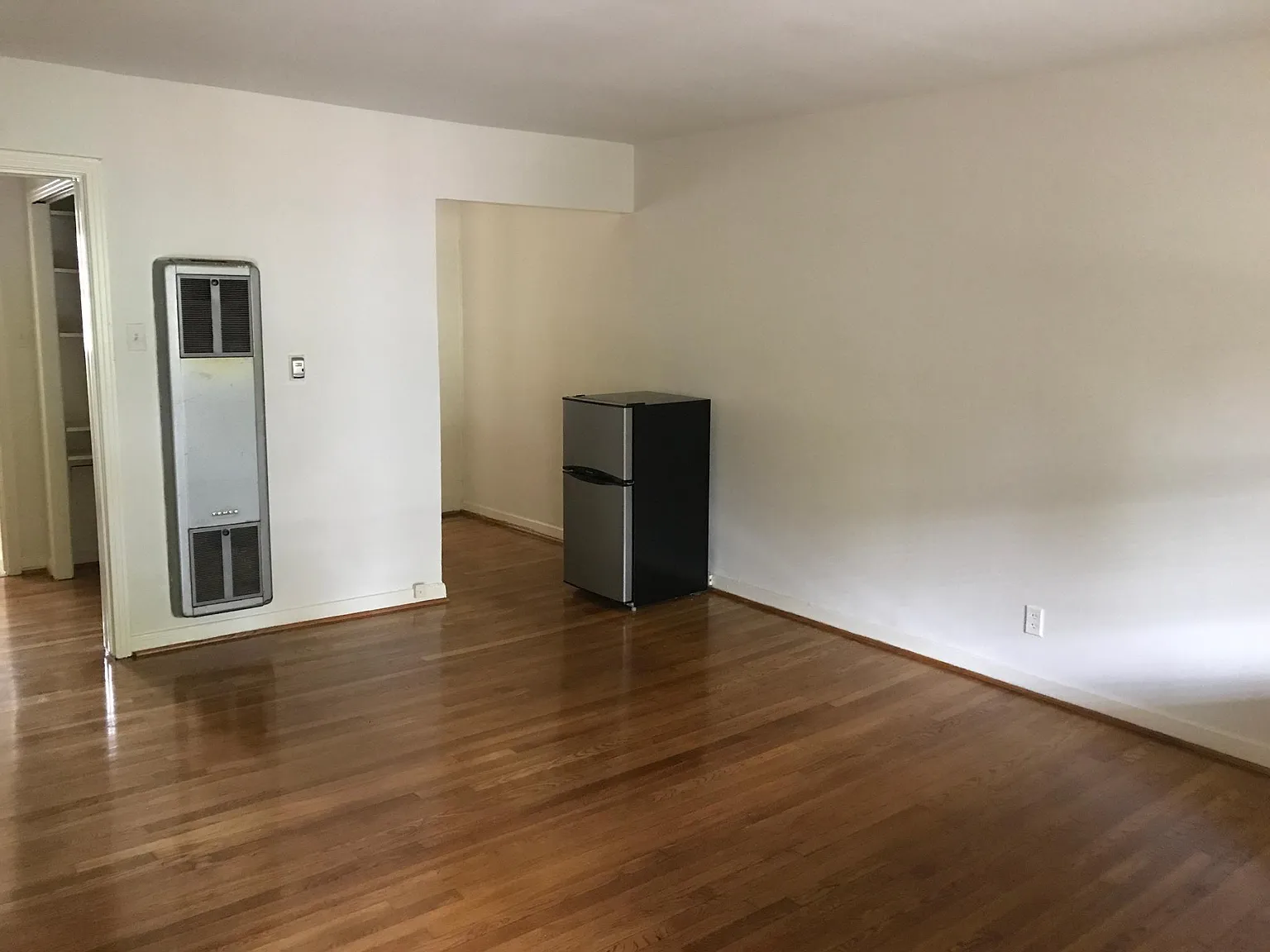 Studio, $700 — Photo 1