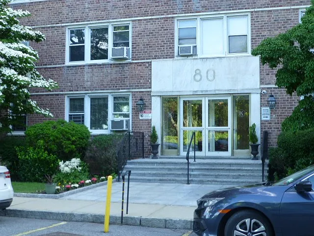 60 Knolls Cres APT 8E photo 1