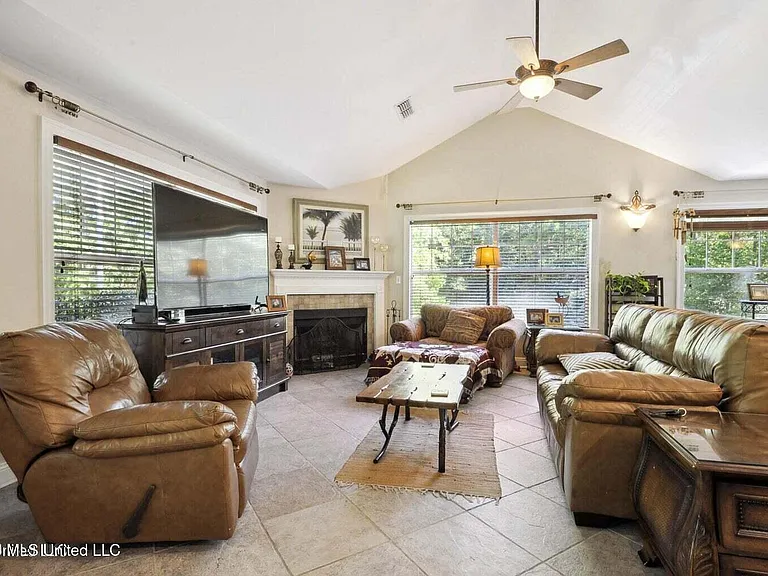12216 Sandy Hook Ln — Photo 7