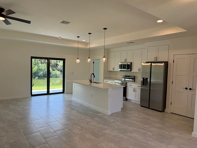 2646 Sadnet Ln — Photo 4