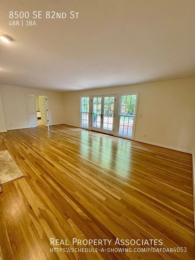 Beautiful 4 Bedroom Home in Mercer Island — Photo 4