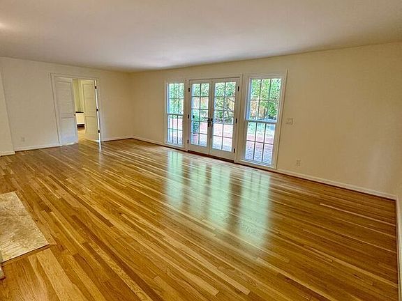 4th image of 8500 SE 82nd St
