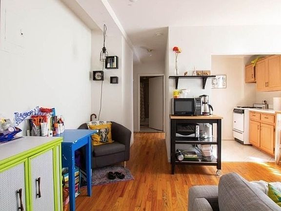 3rd image of 310 W 95th St APT 5A