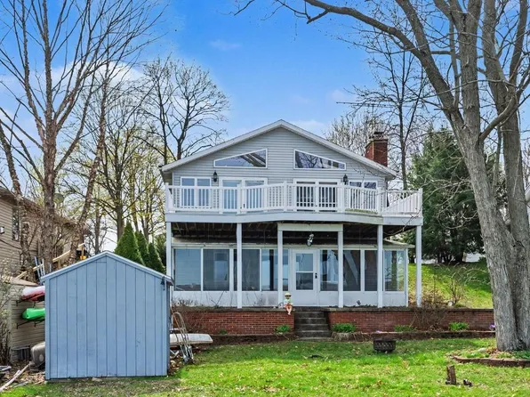 19656 Lakeshore Dr, Three Rivers, MI 49093