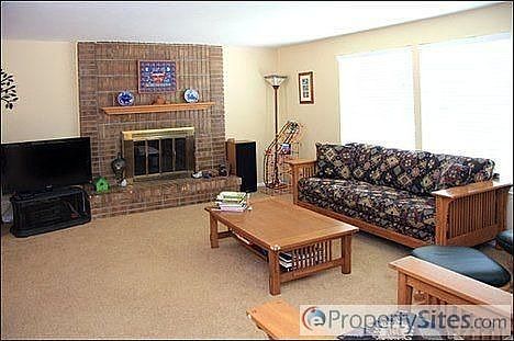 3rd image of 937 E Hyland Lake Dr