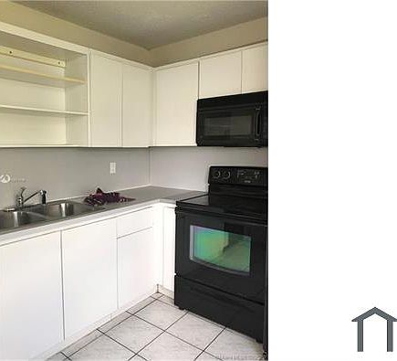 1st image of 9410 Live Oak Pl