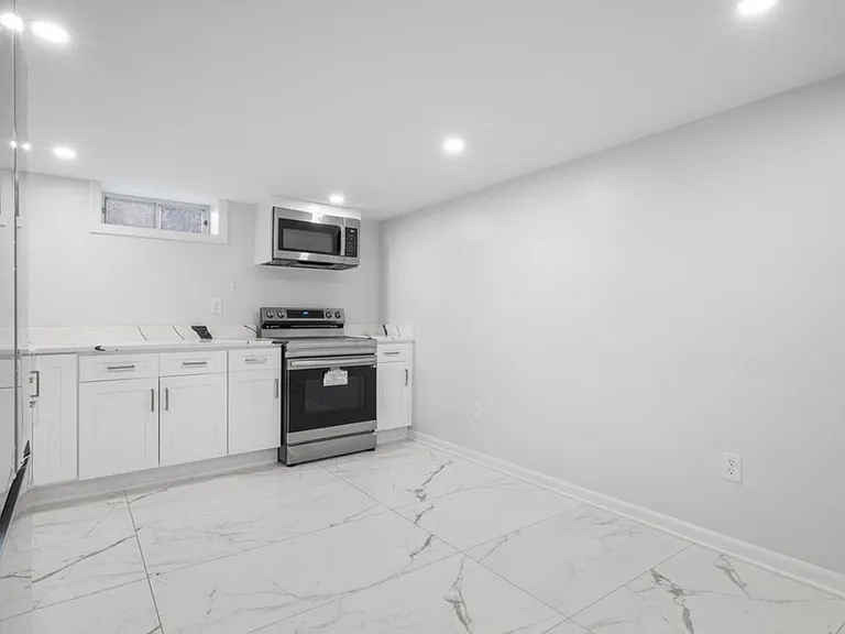 77 Alexander Ave — Photo 6