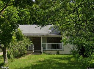 34 Poplar St, Sicklerville, NJ 08081