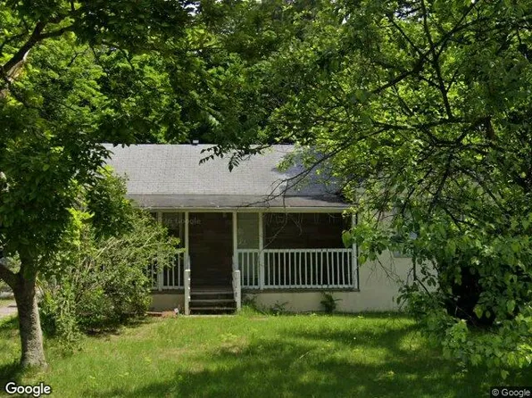 34 Poplar St, Sicklerville, NJ 08081