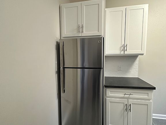 5th image of 123-126 Corbin Ave #202