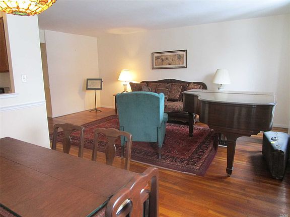 5th image of 4325 Douglaston Pkwy APT 6G