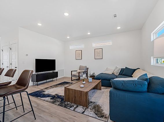 3rd image of 1051 Boardwalk Ave