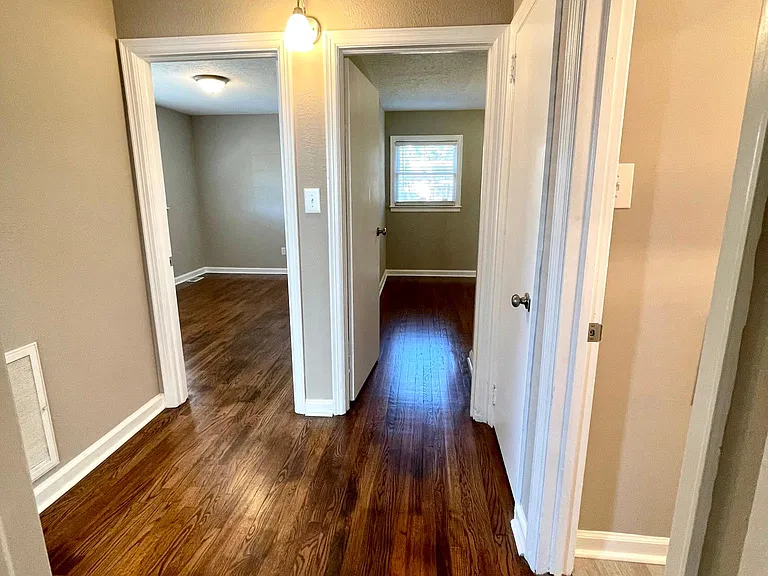 102 Hawthorne St — Photo 15