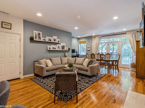 3rd image of 942 N Wolcott Ave #2