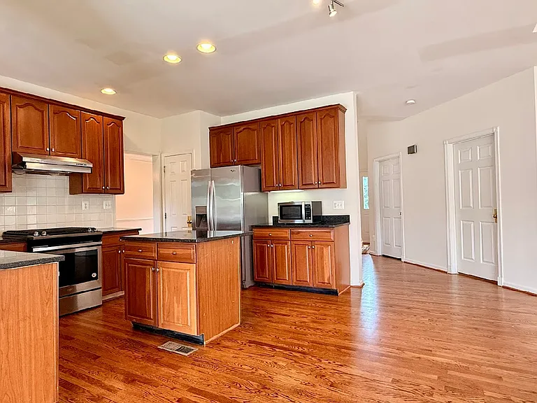 43520 Lucketts Bridge Cir — Photo 7