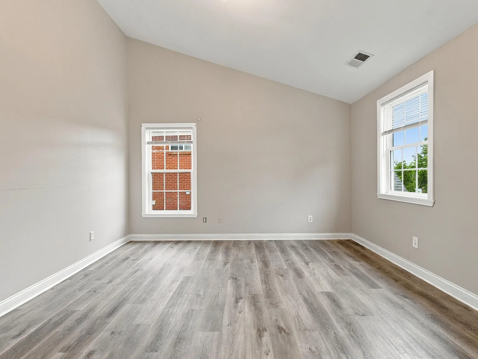 4 bed, 2.5 bath, 2267 sqft, $3,000 — Photo 4