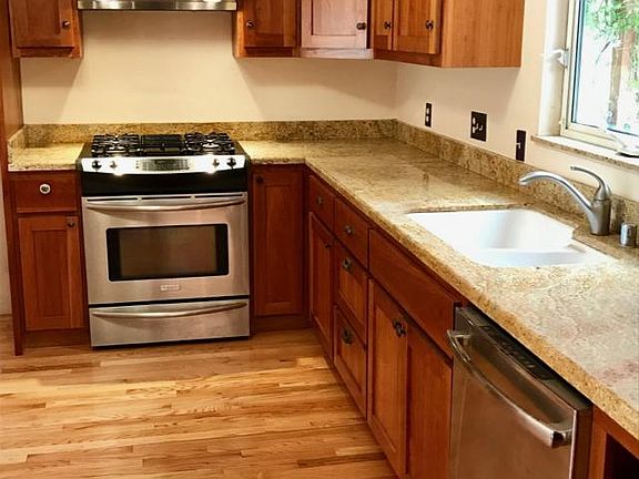3rd image of 2091 Huntington Dr