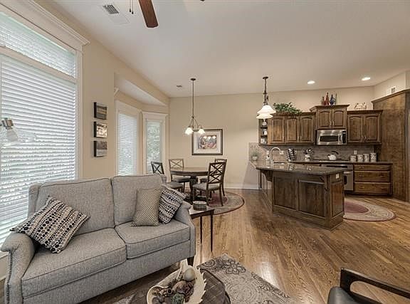 4th image of 7842 N Dawn Ave