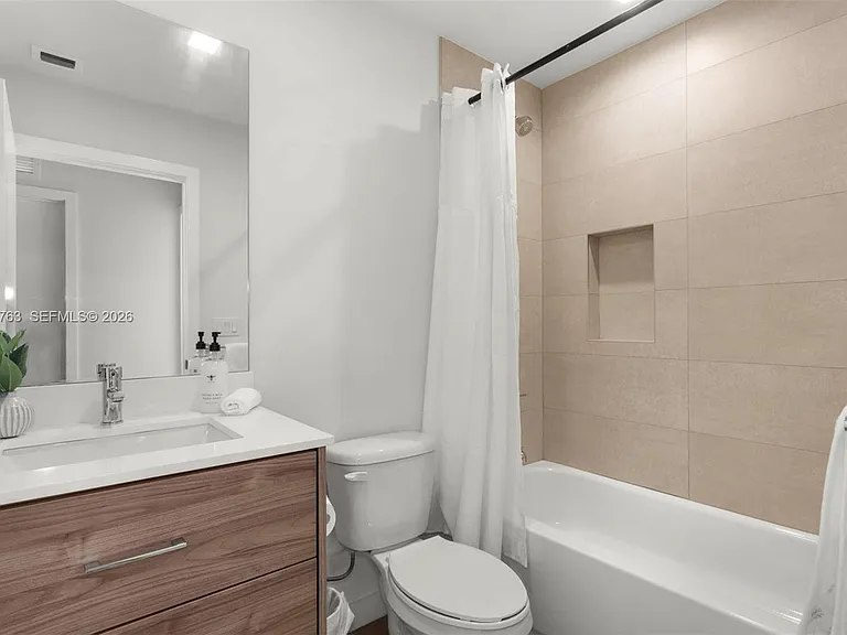 1376 SW 4th St #7 — Photo 14