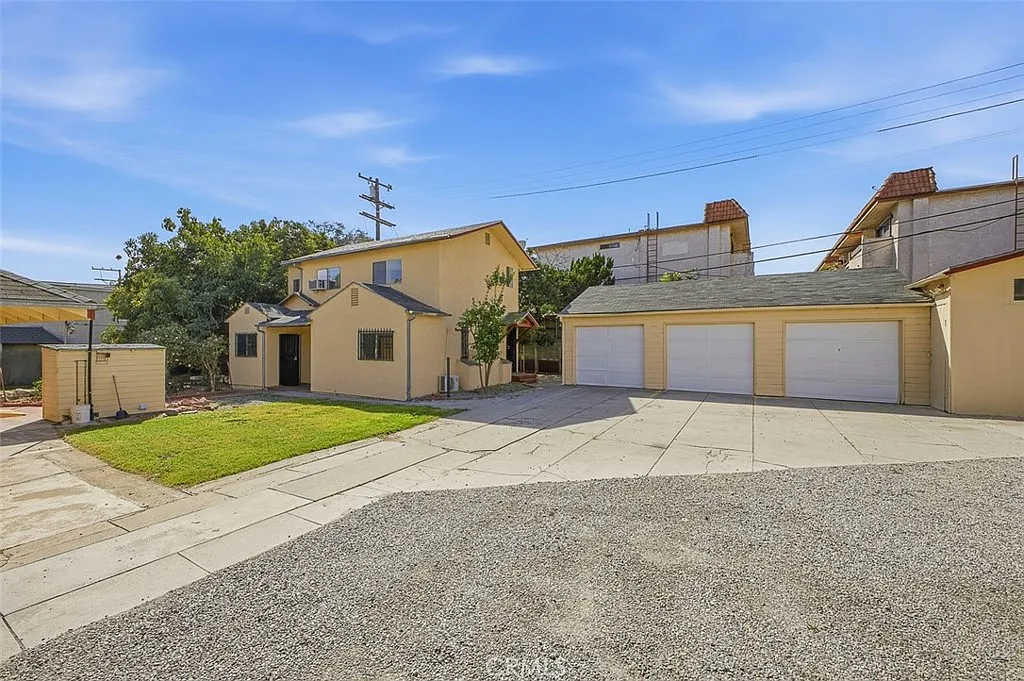 3 bed, 1216 sqft, $3,300 — Photo 3