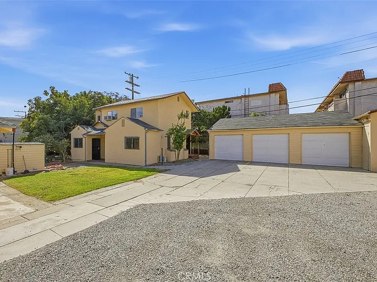 209 N Monterey St — Photo 3