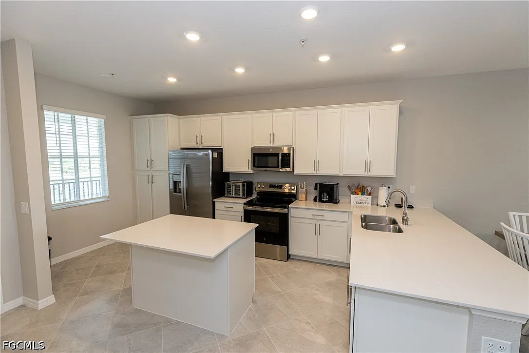 2 bed, 2.0 bath, 1120 sqft, $4,500 — Photo 4