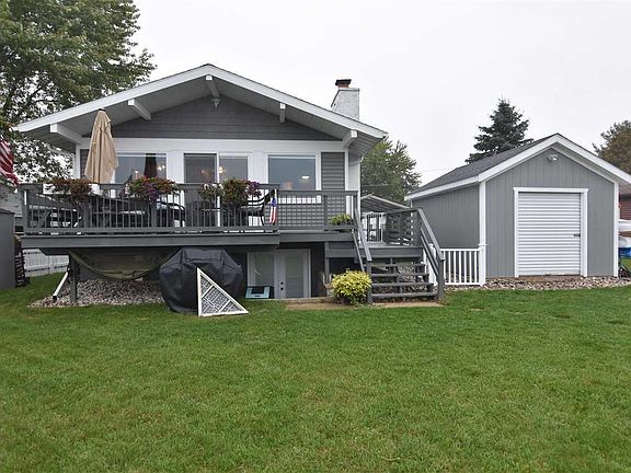 3rd image of 9366 Lakeview Dr