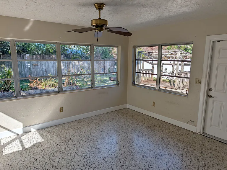 2303 Tulip St — Photo 11