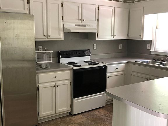 3rd image of 27 White Oak Dr