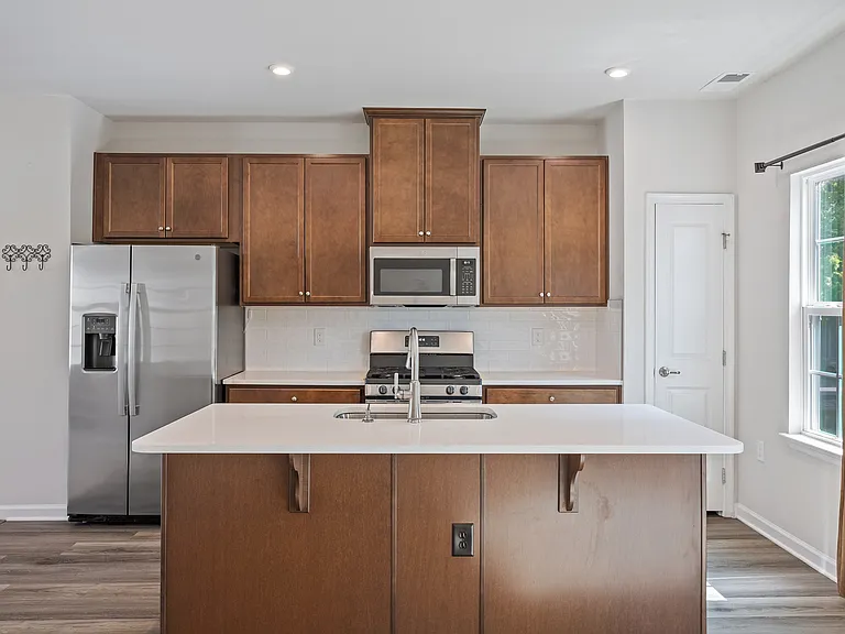 915 Romeria Dr — Photo 20