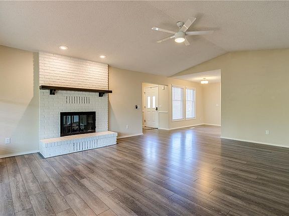 5th image of 13 Oxford Ln