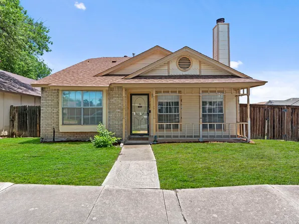 702 GARDEN MEADOW DR, Universal City, TX 78148