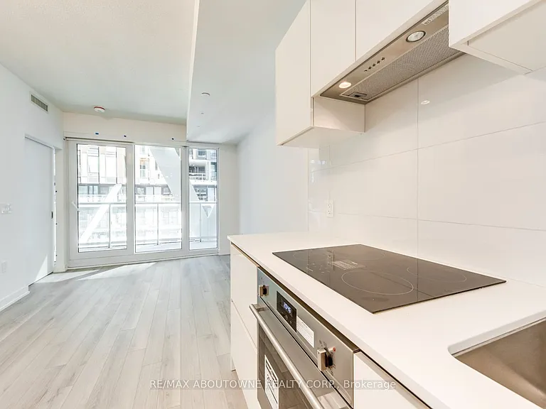 230 Simcoe St #1327 — Photo 7