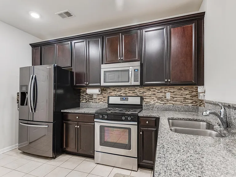 22 Veterans Dr — Photo 12