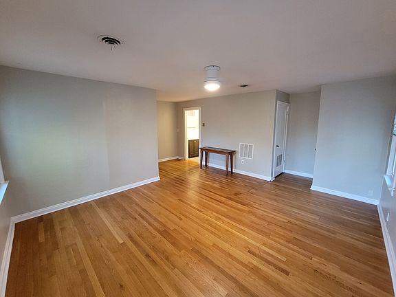 3rd image of 6971 Lansdowne Ave