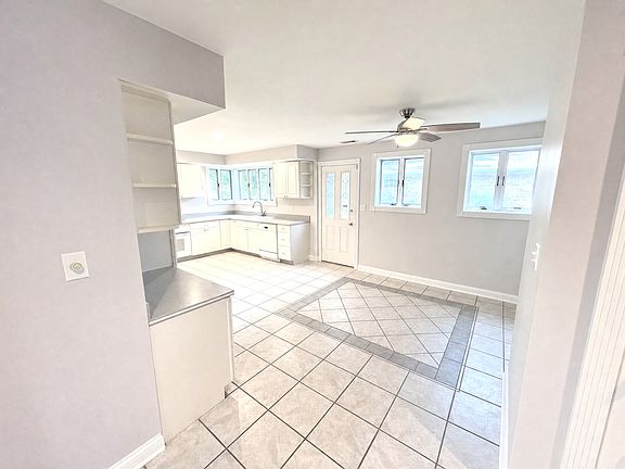 3rd image of 1131 E Grant Dr
