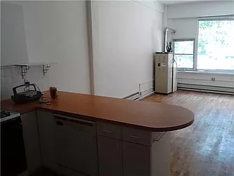 Rented by R New York