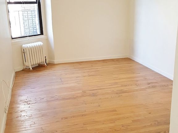 4th image of 2116 35th St #4C