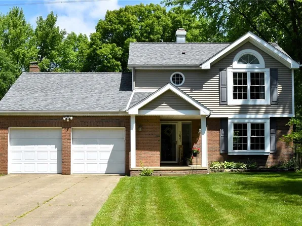 1431 Newport Dr, Macedonia, OH 44056