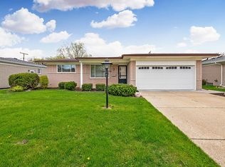 22818 Newberry St, Saint Clair Shores, MI 48080