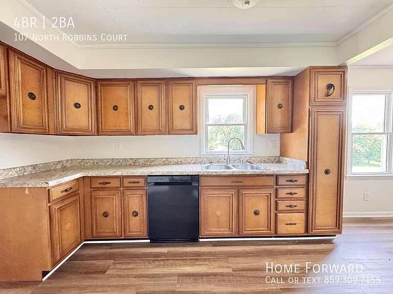 107 N Robbins Ct — Photo 5