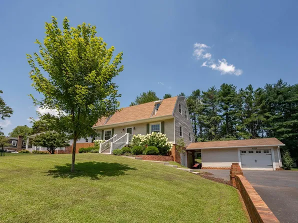 423 Poplar Forest Dr, Forest, VA 24551