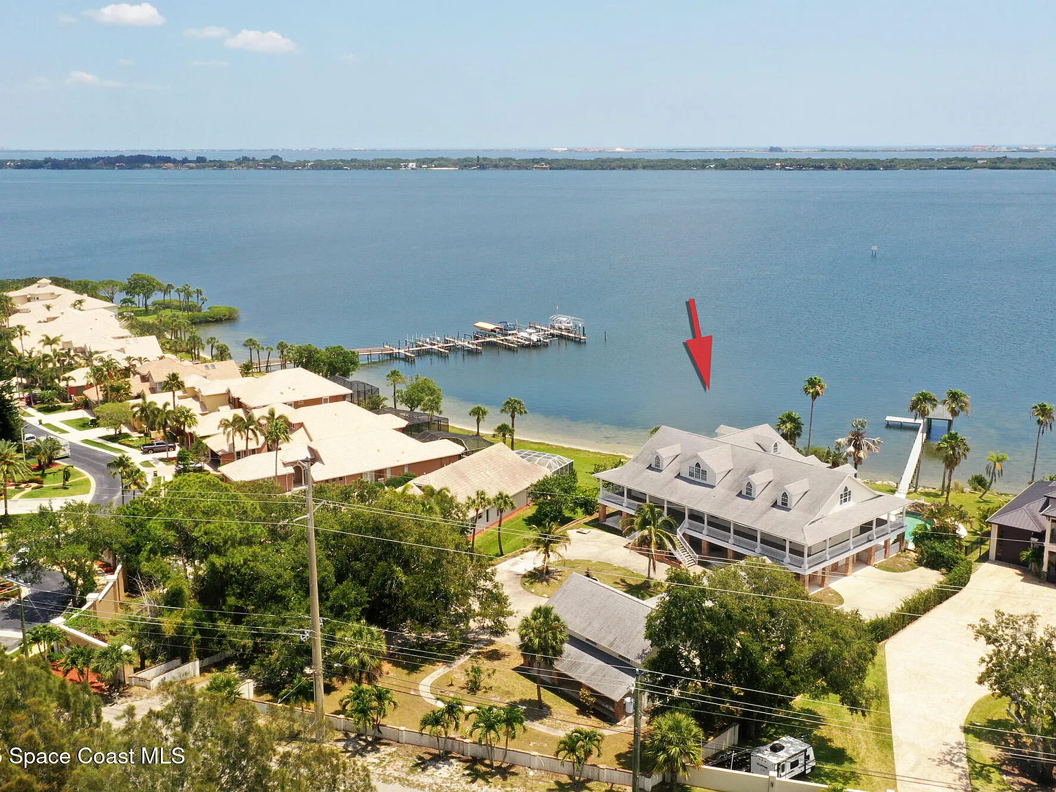 8 bed, 7.0 bath, 9674 sqft, $13,900 — Photo 4