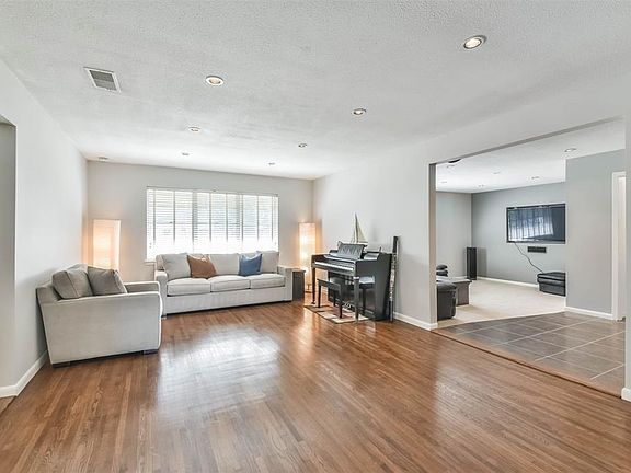 20x17 Family Room - Beautiful wood floors, space and light are all things to fall in love with in this home.