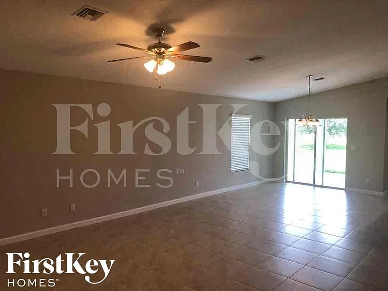 1692 SW Success St — Photo 5