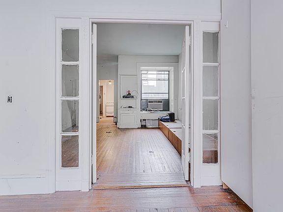 4th image of 44 W 96th St APT 5A