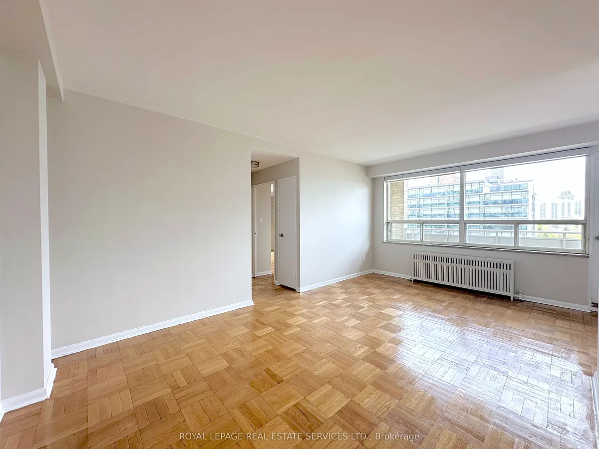 Building Photo - 565 Avenue Rd #902